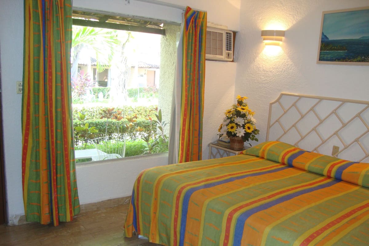 Bungalow | In-room safe, cribs (free), rollaway beds (surcharge), bed sheets