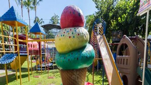 Children’s play area – outdoor - Sands Acapulco Hotel & Bungalows (Acapulco)