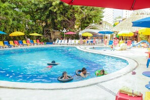 Kolam renang outdoor