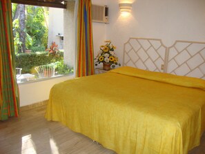 In-room safe, free cribs/infant beds, rollaway beds, bed sheets - Sands Acapulco Hotel & Bungalows (Acapulco)