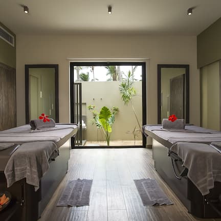 Couples treatment rooms, sauna, steam room, body treatments