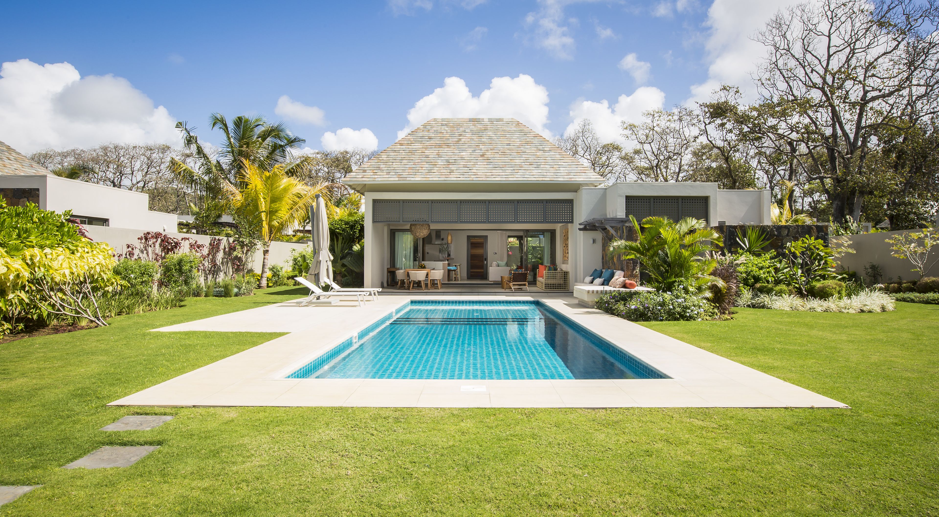 Minibar, in-room safe, desk, laptop workspace