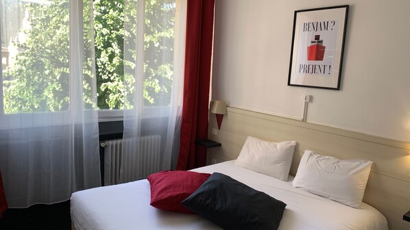 Rideaux occultants, fer et planche à repasser, Wi-Fi gratuit