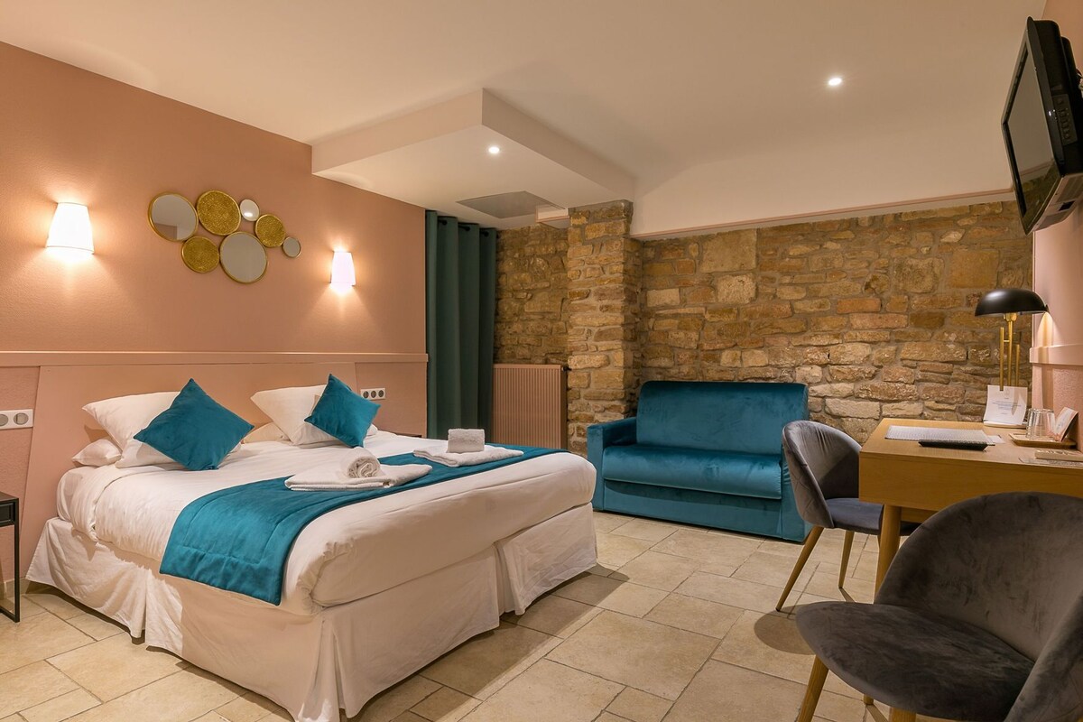 Luxe beddengoed, een bureau, gratis wifi, individueel gedecoreerd
