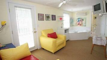 Iron/ironing board, free WiFi, bed sheets