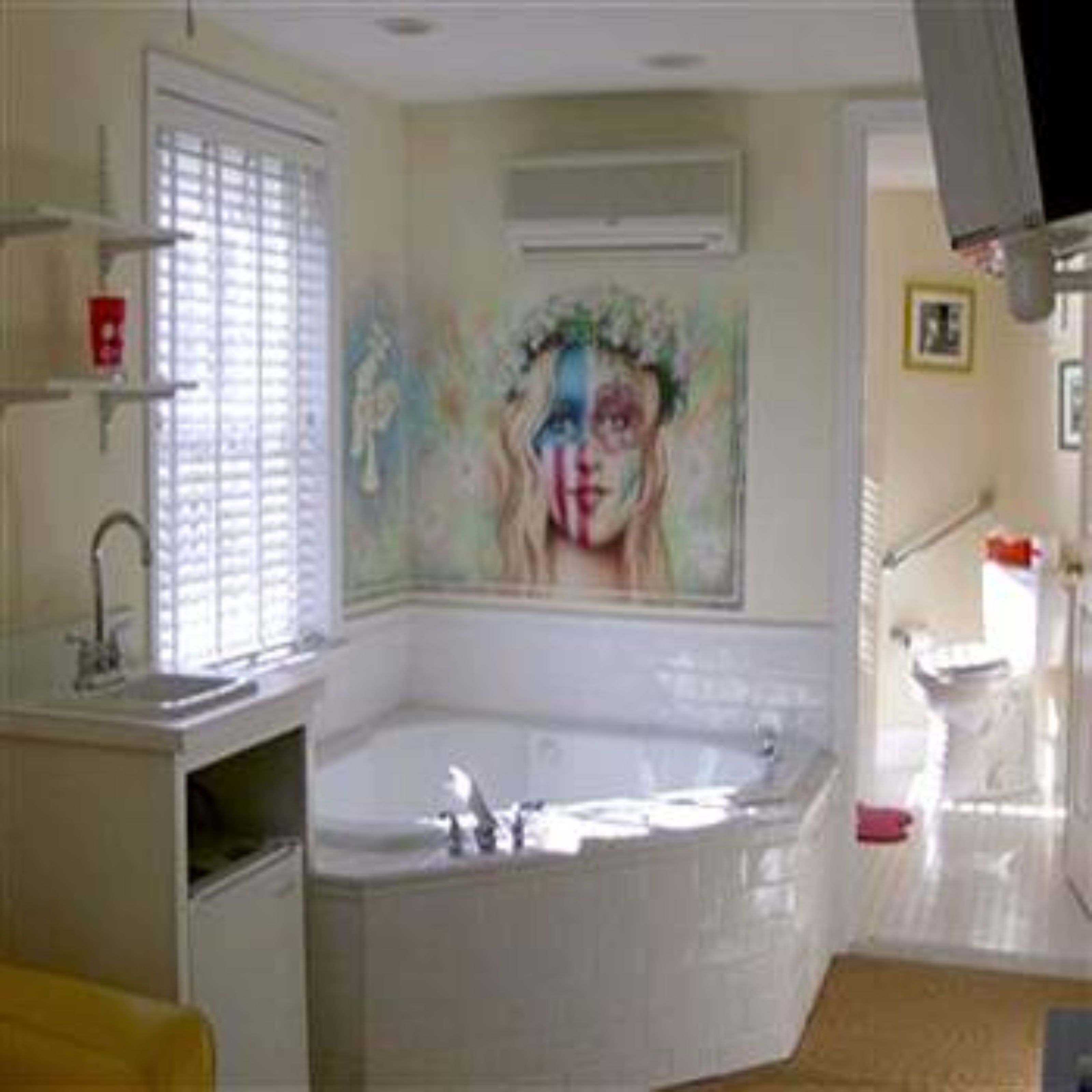 Amenidades de baño gratuitas, secadora de cabello, batas, toallas 