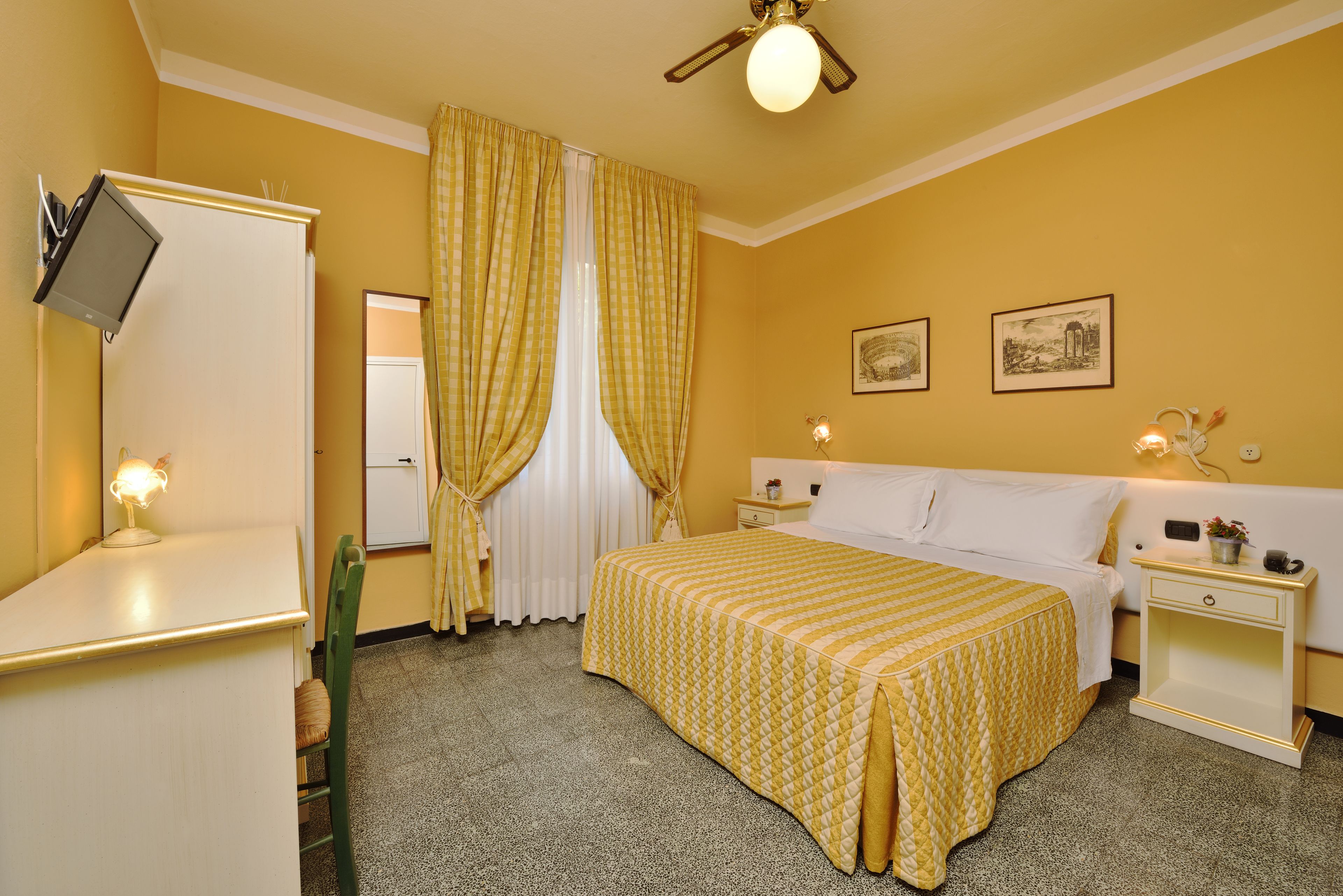 in-room safe, desk, free wifi