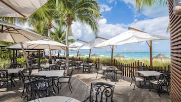 2 restaurants servant le petit-déjeuner