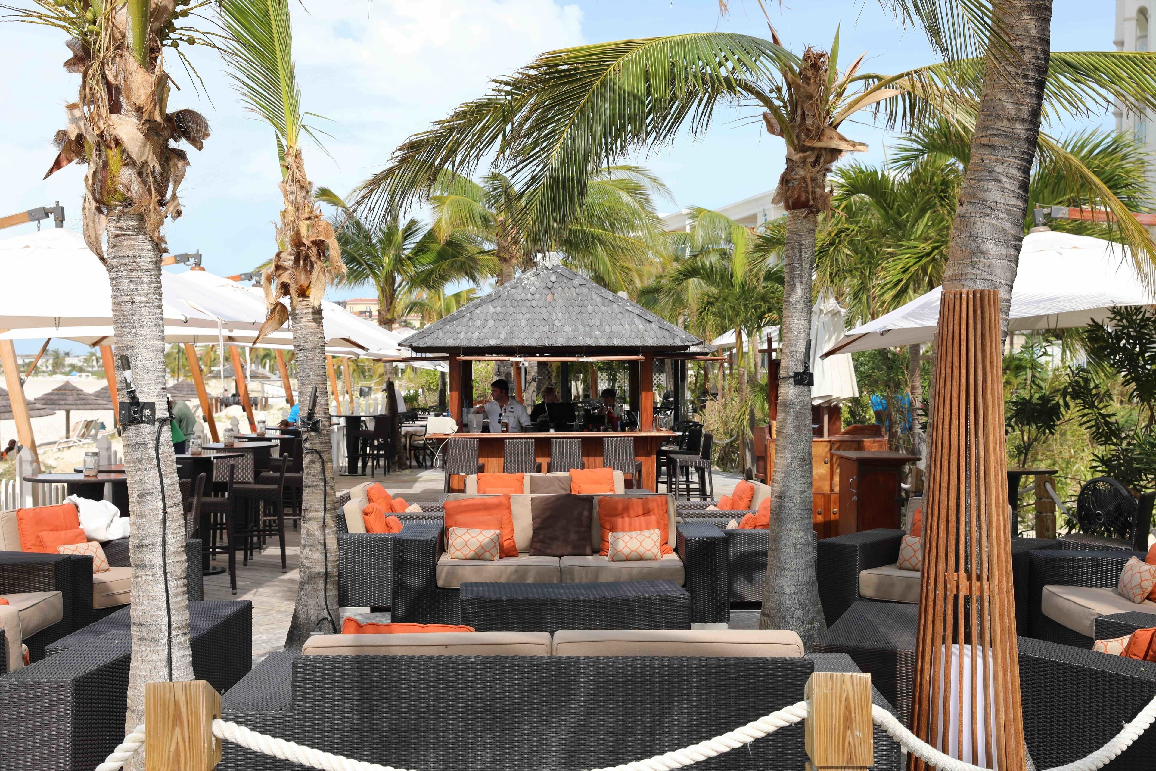 2 restaurants, breakfast served