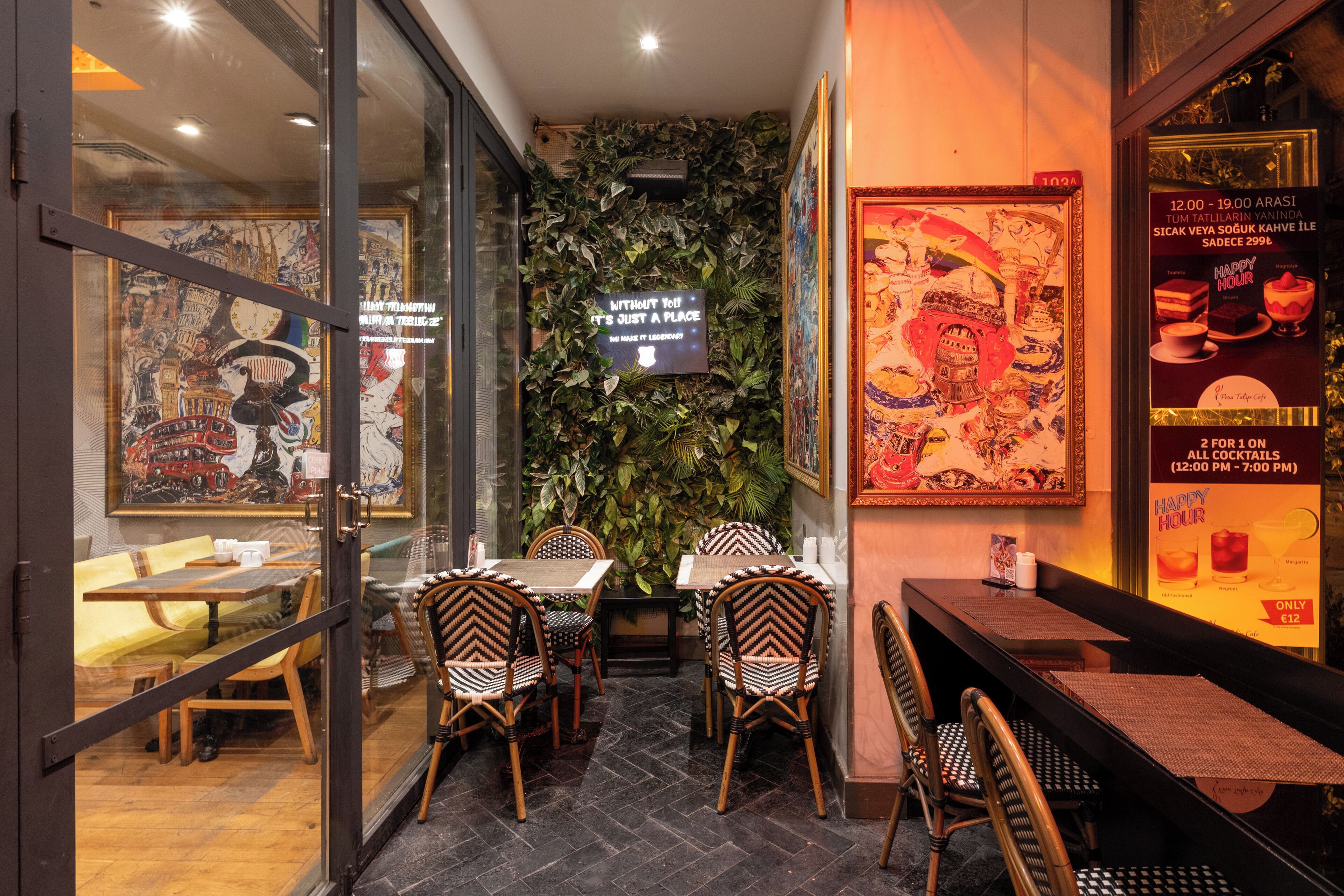 Petit déjeuner, déjeuner et dîner servis sur place