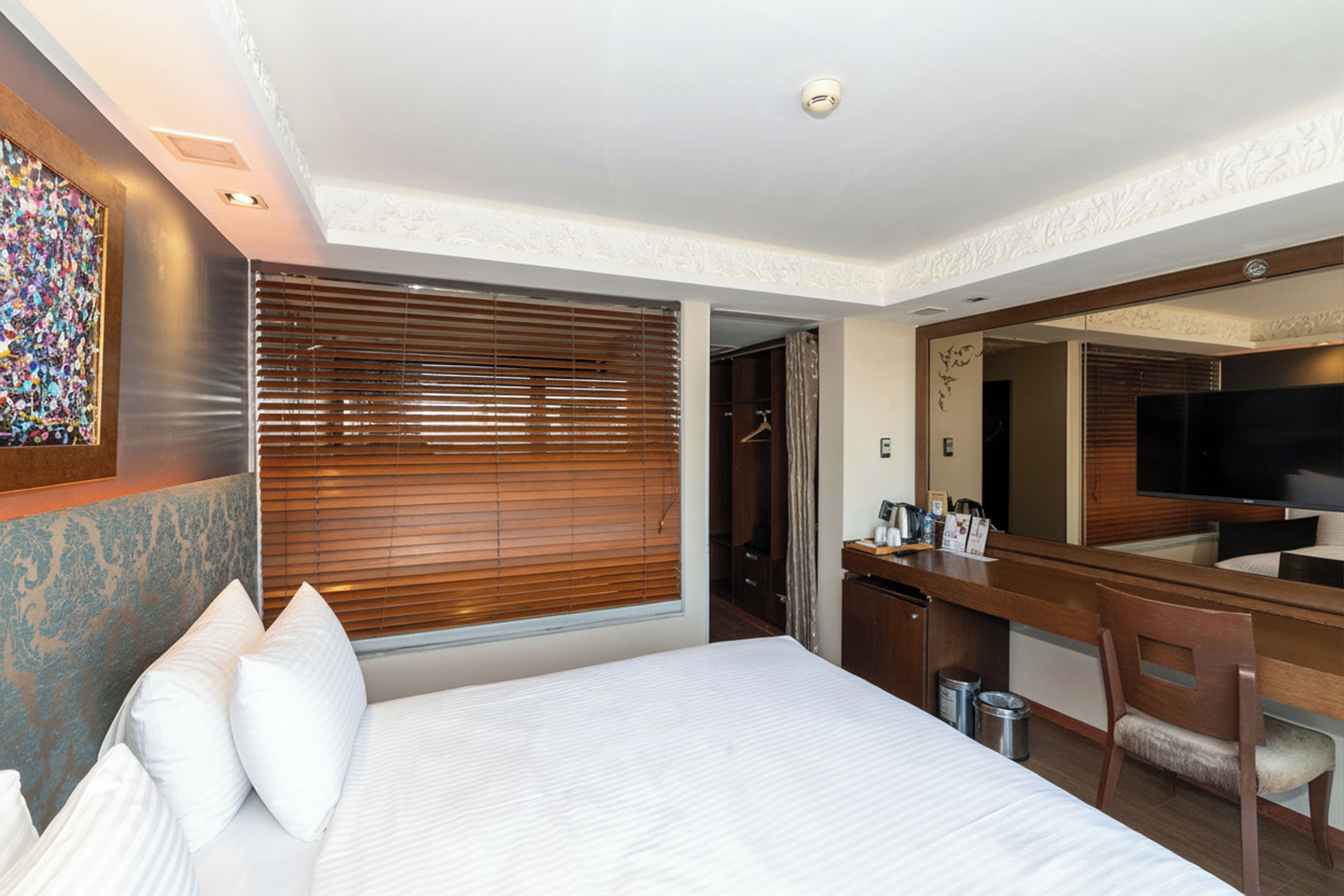 Executive Double Room, Balcony | Premium bedding, minibar, in-room safe, desk