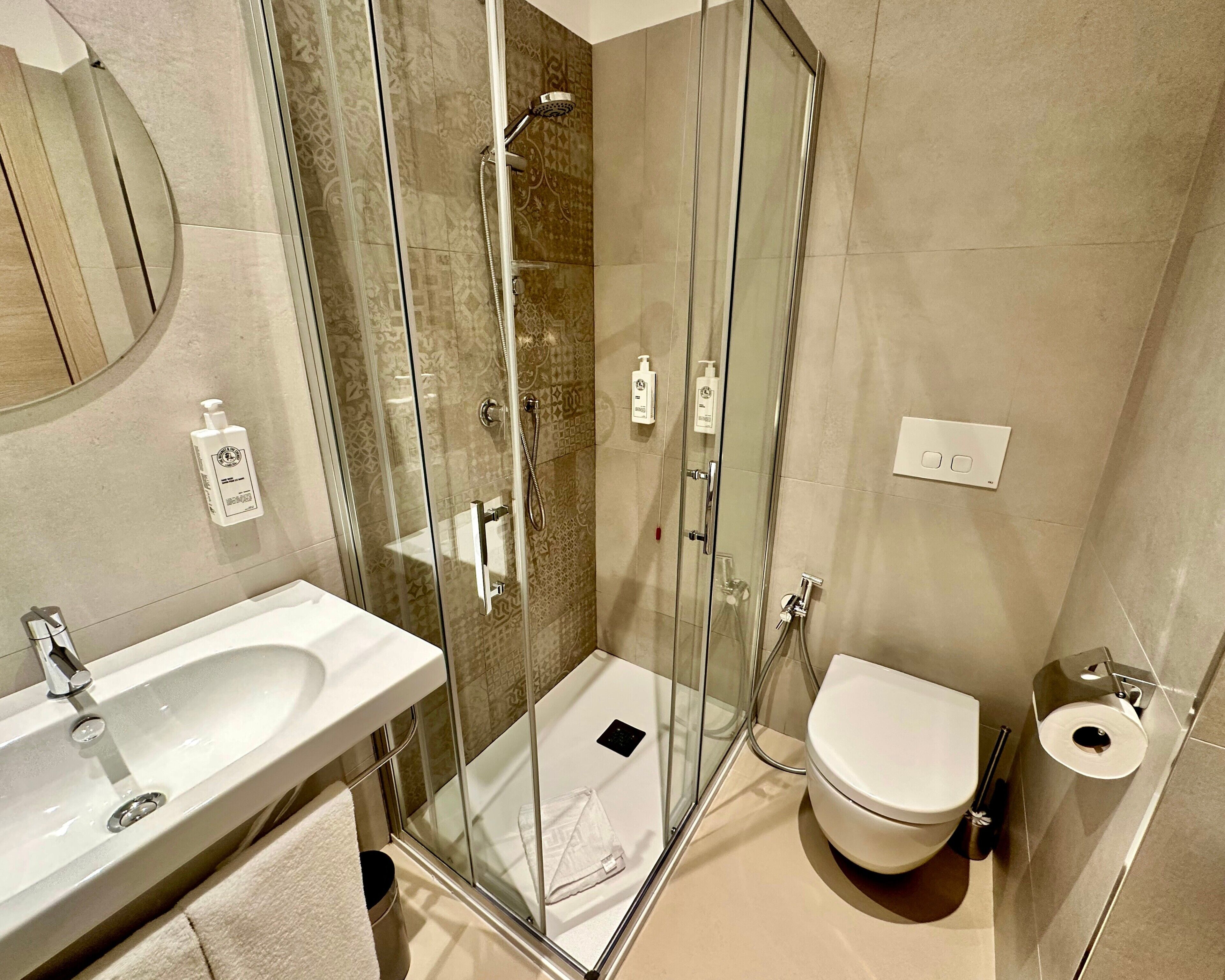 comfort double or twin room | bathroom | shower, hair dryer, bidet, towels