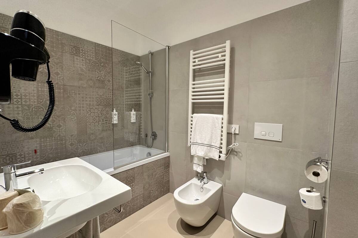 comfort double or twin room | bathroom | shower, hair dryer, bidet, towels