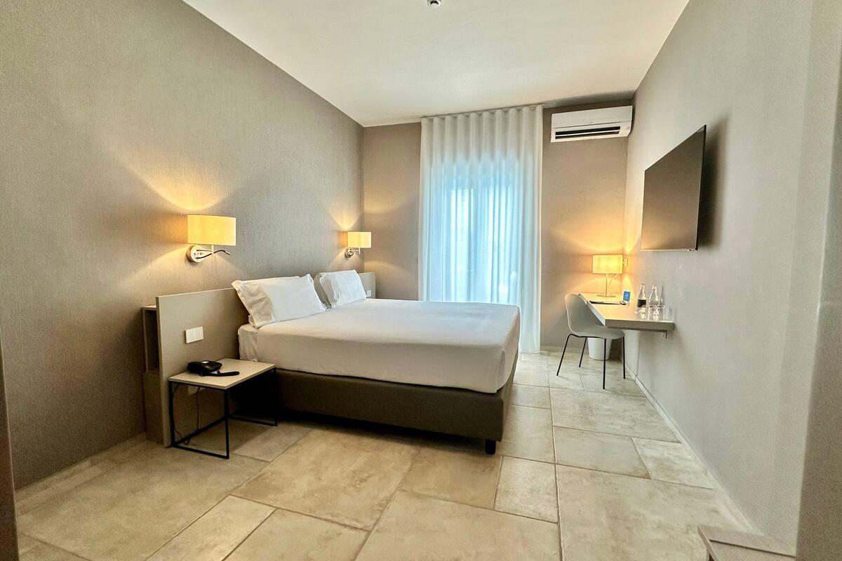 comfort double or twin room | 1 bedroom, memory-foam beds, desk, free wifi