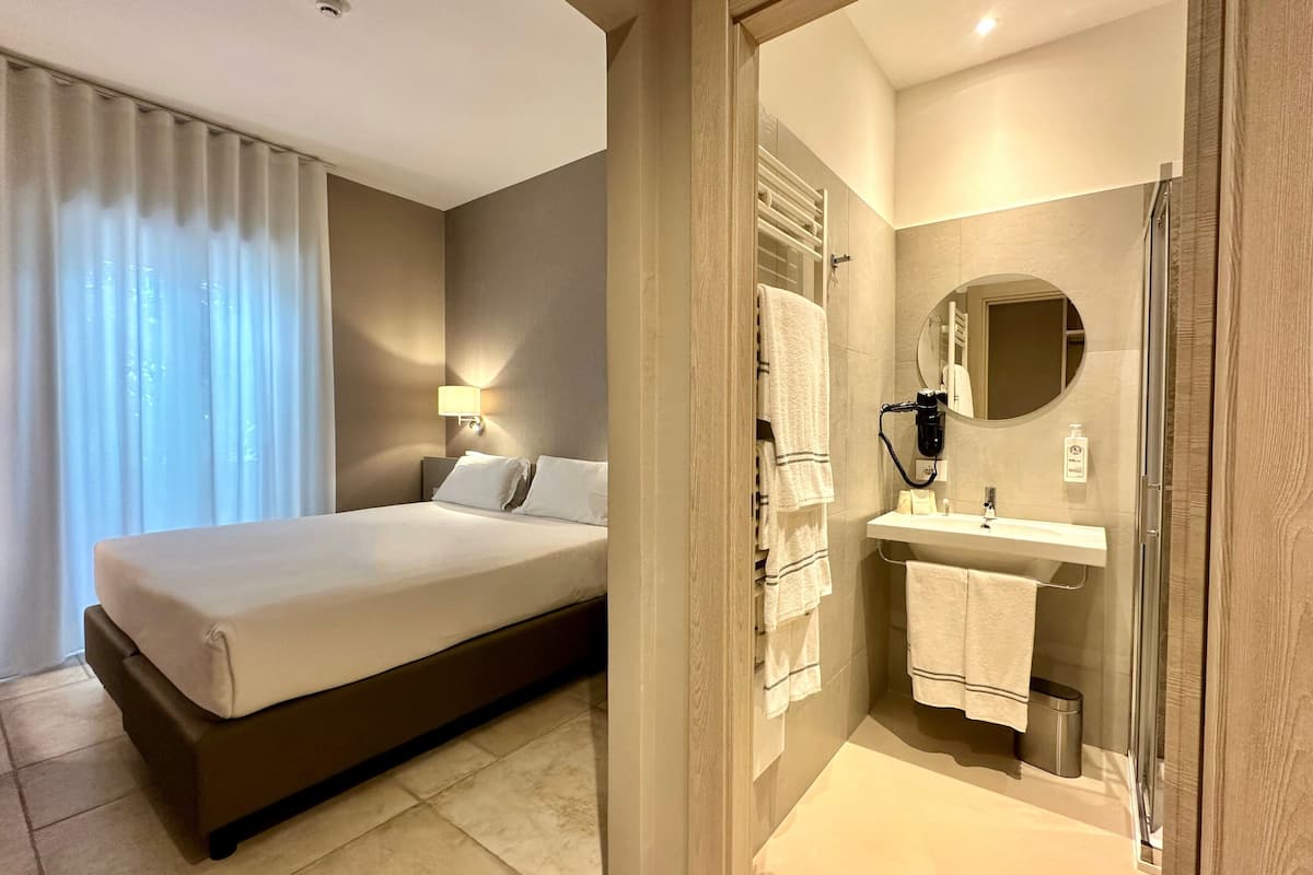 comfort double or twin room | 1 bedroom, memory-foam beds, desk, free wifi