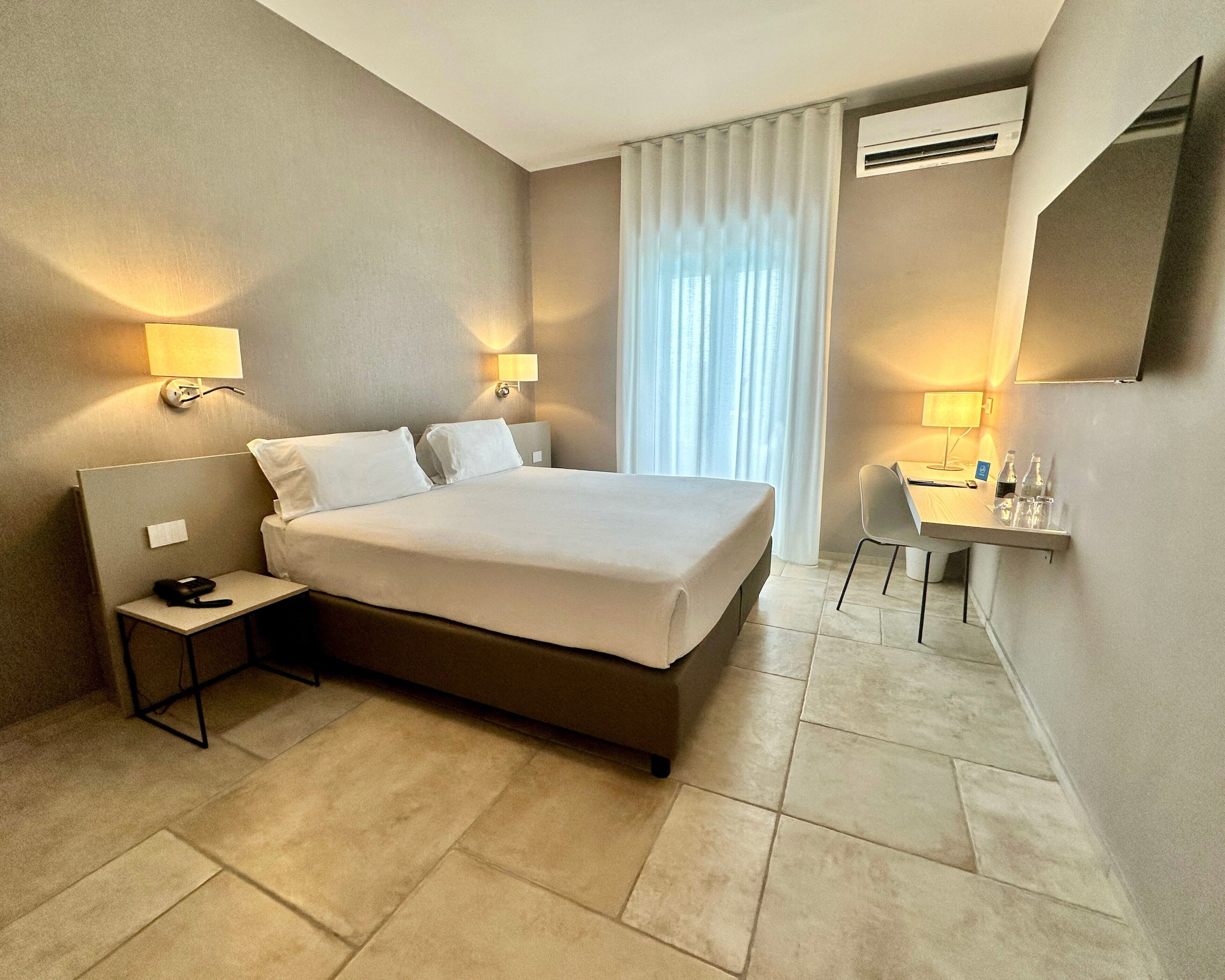 comfort double or twin room | 1 bedroom, memory-foam beds, desk, free wifi