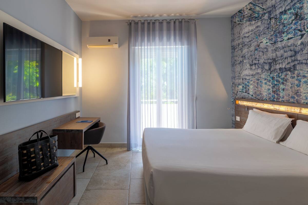 Comfort Double or Twin Room | Memory foam beds, desk, WiFi (free), bed sheets