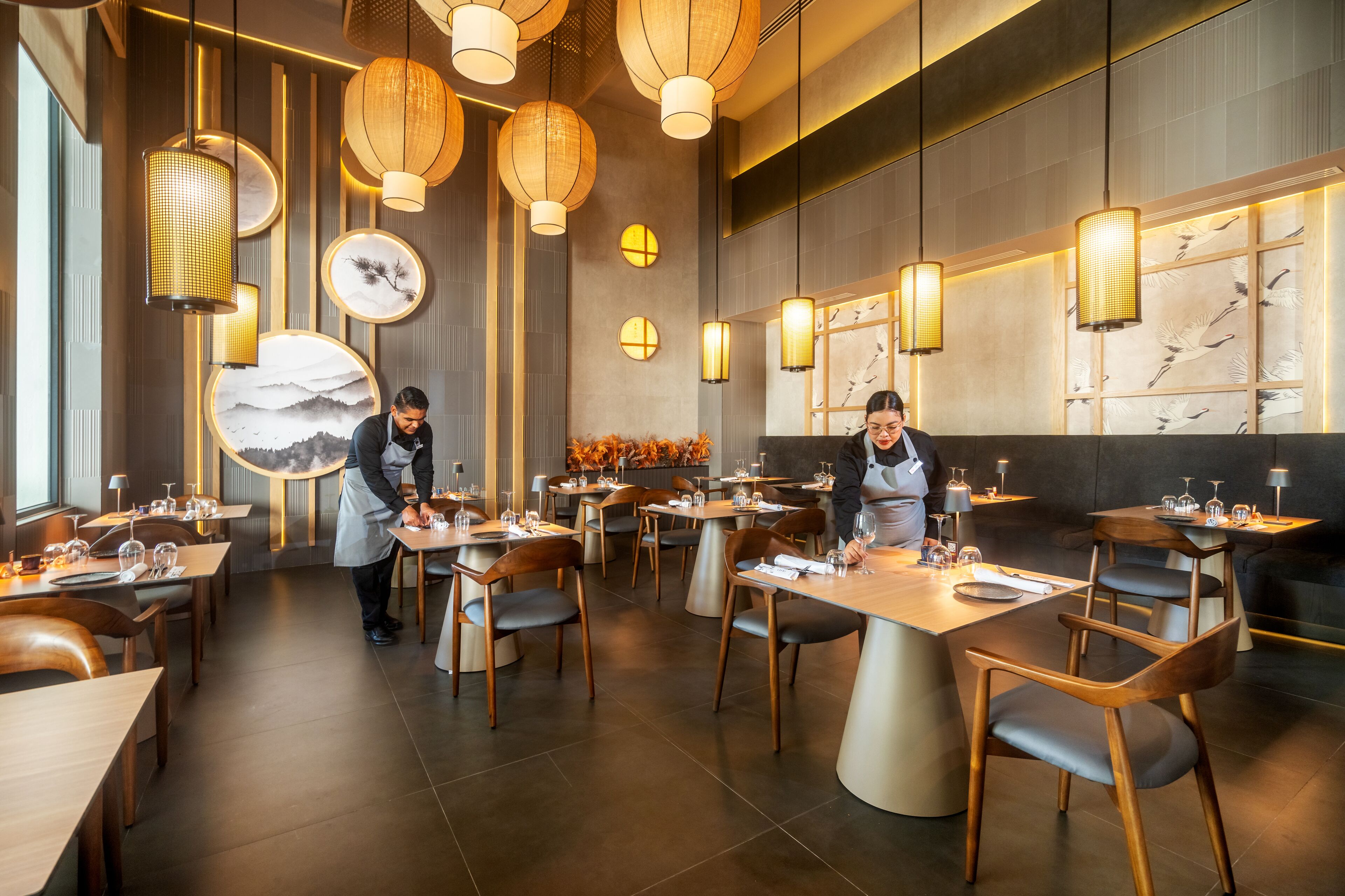 9 restaurants; breakfast, lunch and dinner served 