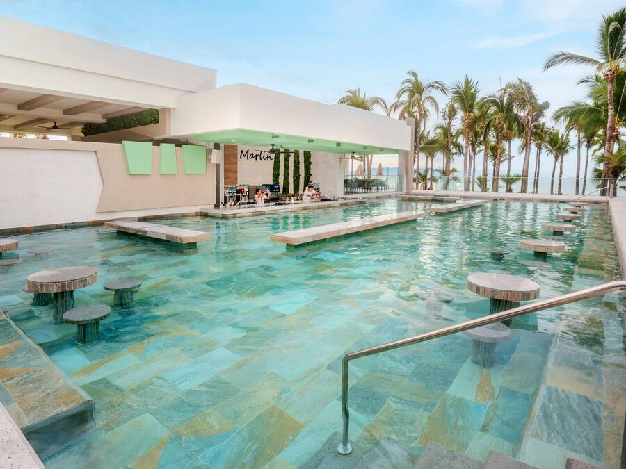 3 outdoor pools, pool umbrellas, sun loungers