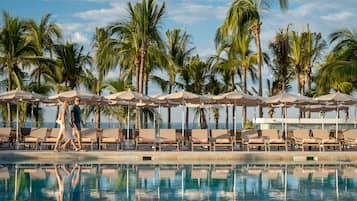 3 buitenzwembaden, parasols voor strand/zwembad