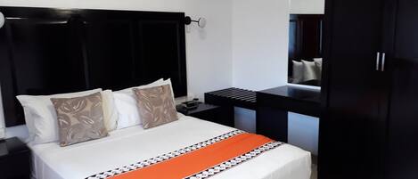 Appartement Deluxe, 2 chambres | Coffres-forts dans les chambres, bureau