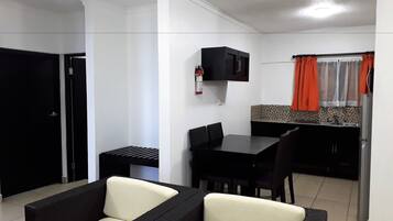 Deluxe Apartment, 2 Bedrooms | In-room dining