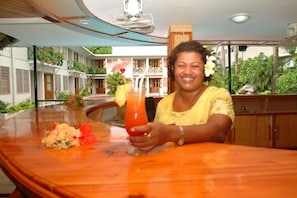 Poolside bar - Hexagon International Hotel (Nadi)