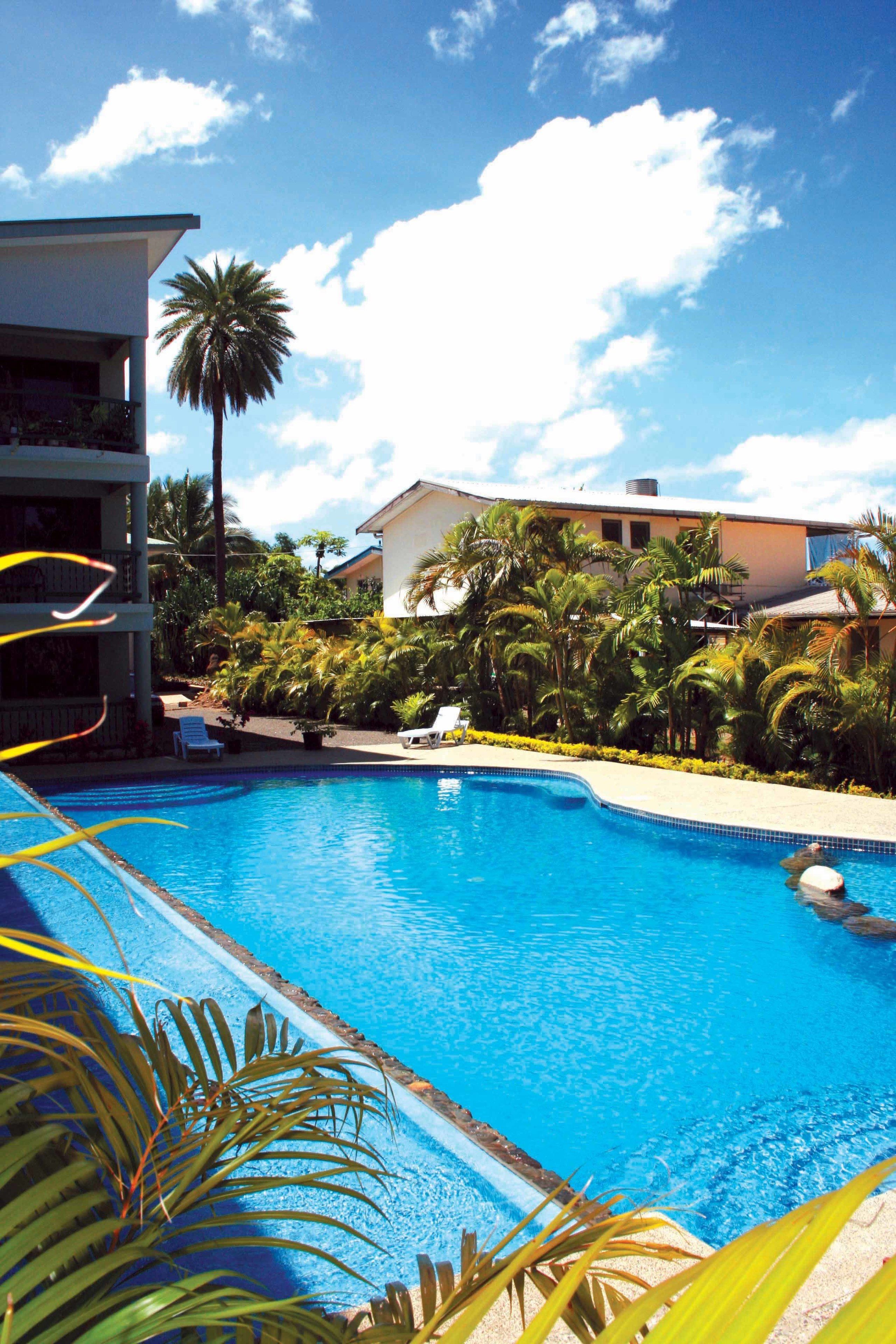 3 outdoor pools, open 9:00 AM to 6:00 PM, sun loungers