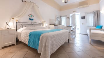 Studio | Premium bedding, down duvets, in-room safe, blackout curtains