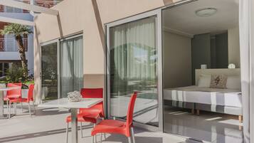 Superior Double Room, 2 Single Beds, Pool Access