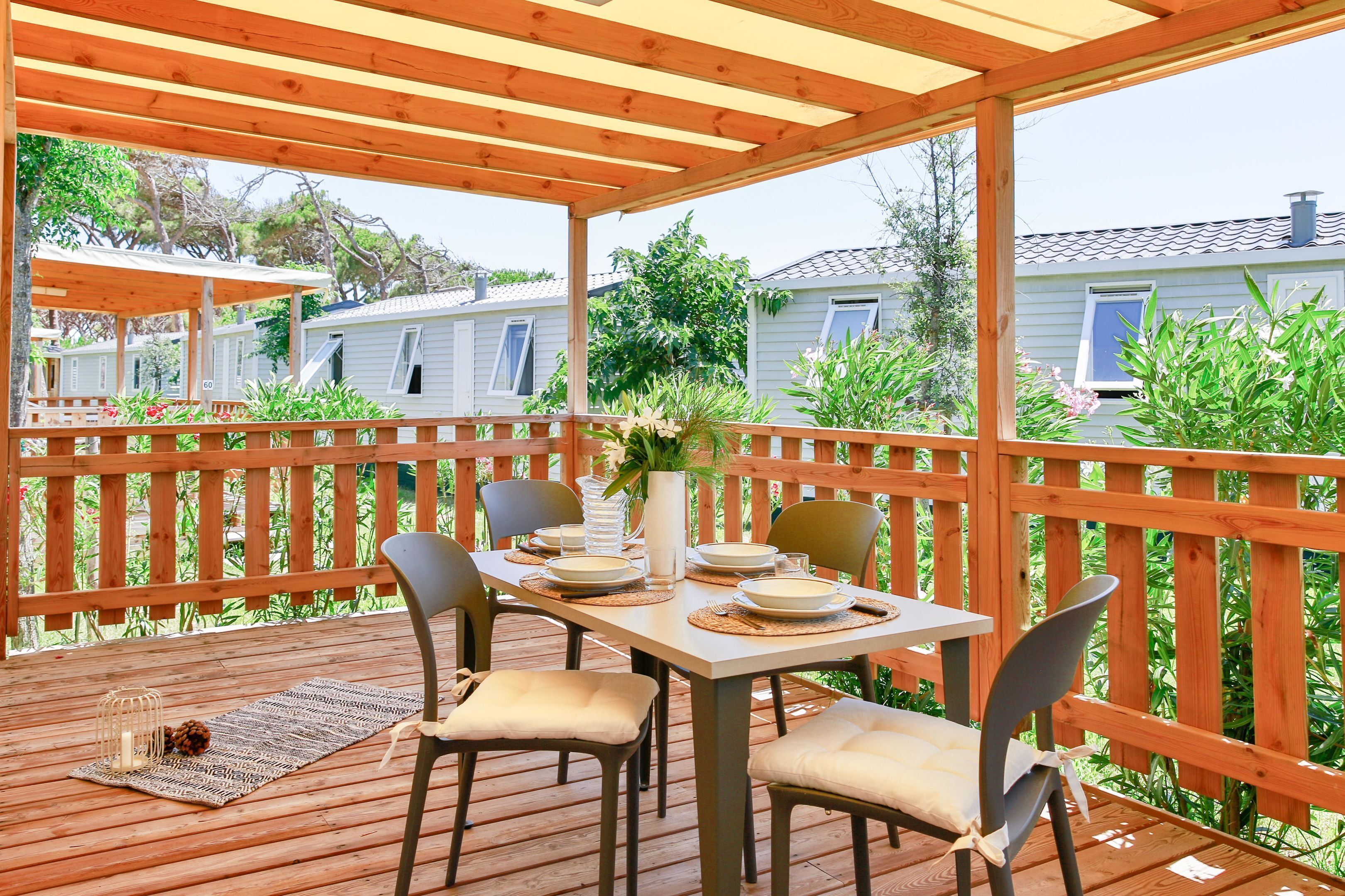 Premium Mobile Home | Outdoor dining