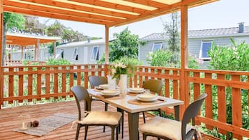 Premium Mobile Home | Outdoor dining