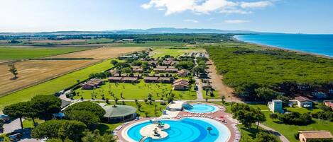 Seasonal outdoor pool, pool umbrellas, sun loungers