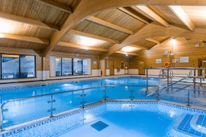 Εσωτερική πισίνα