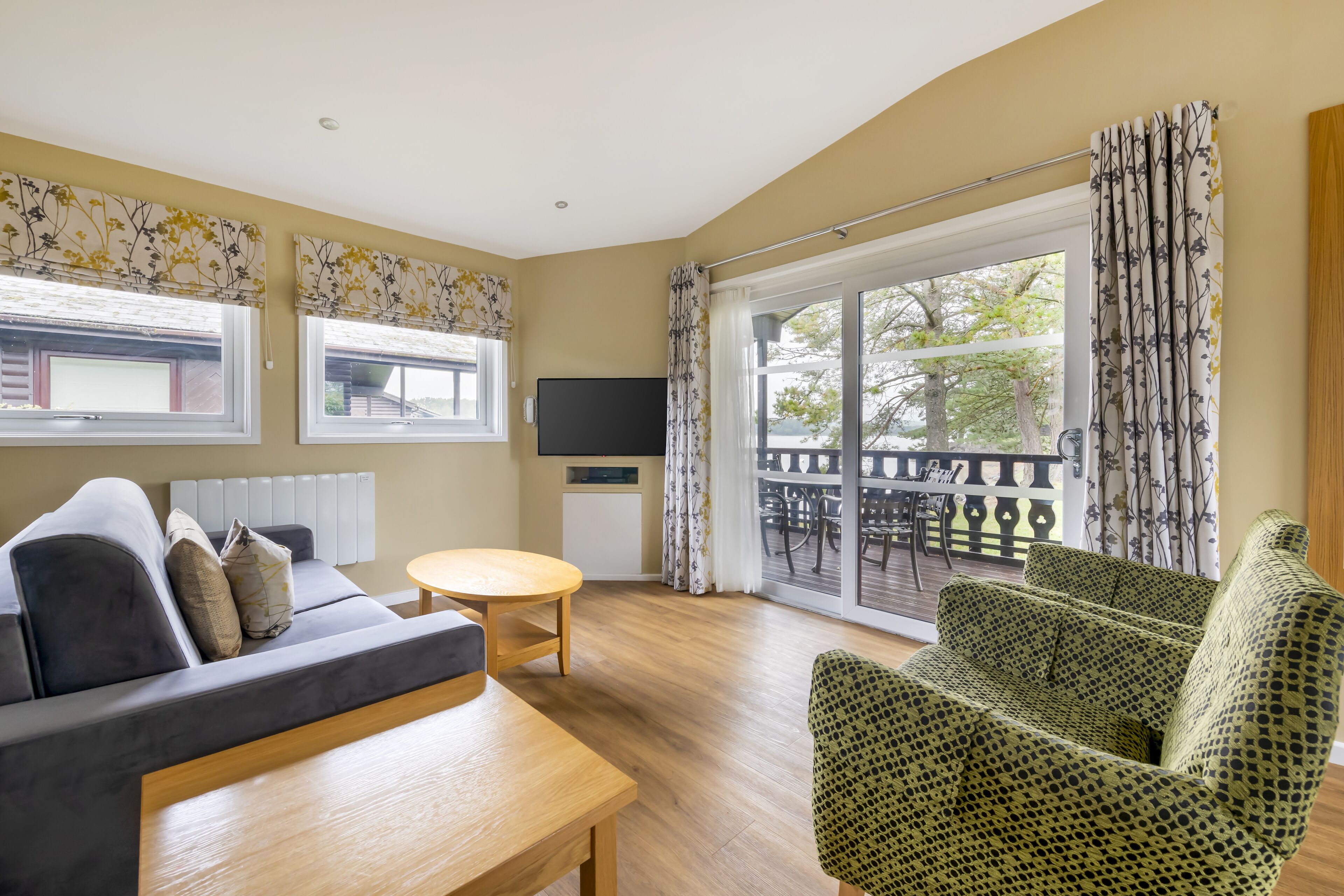 Cottage, 2 kamar tidur | Area keluarga | Televisi layar datar 43-inci dengan saluran TV kabel dan TV