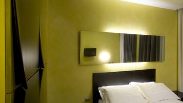 Quarto casal superior | Roupas de cama premium, edredons de pluma, frigobar, cofres nos quartos