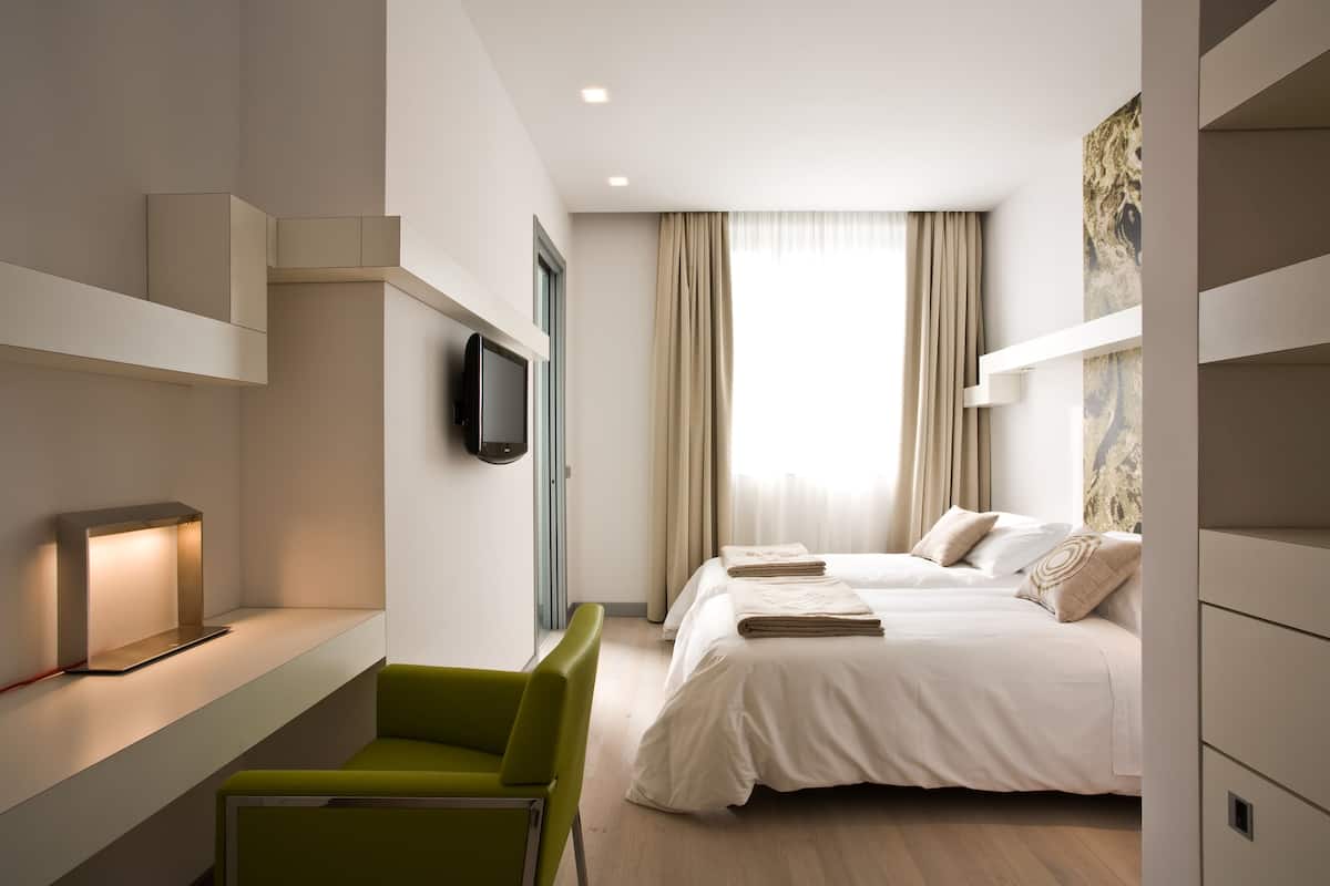 deluxe room | premium bedding, down duvets, minibar, in-room safe