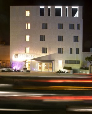 Façade de l’hébergement - soirée/nuit