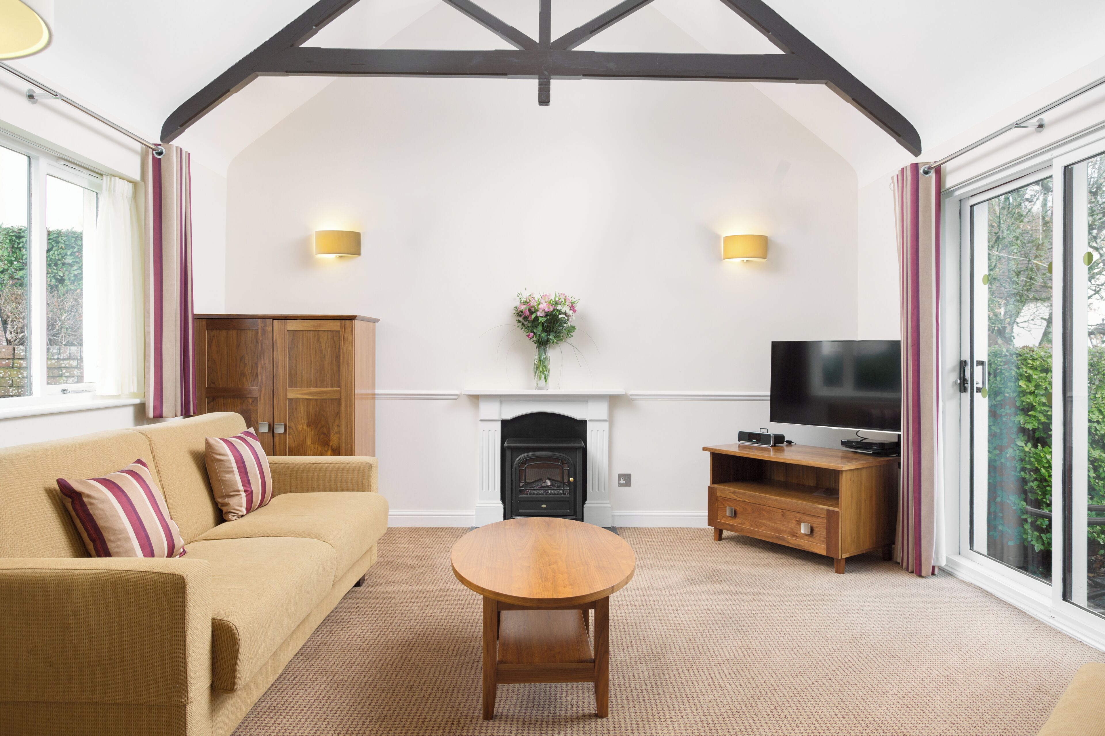 House, 1 Bedroom (sleeps 4) | Living area | 32-inch flat-screen TV with digital channels, TV