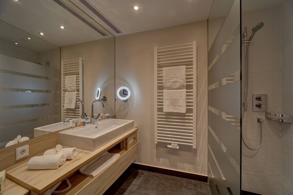 superior double room (josefi) | bathroom | shower, hair dryer, bathrobes, towels