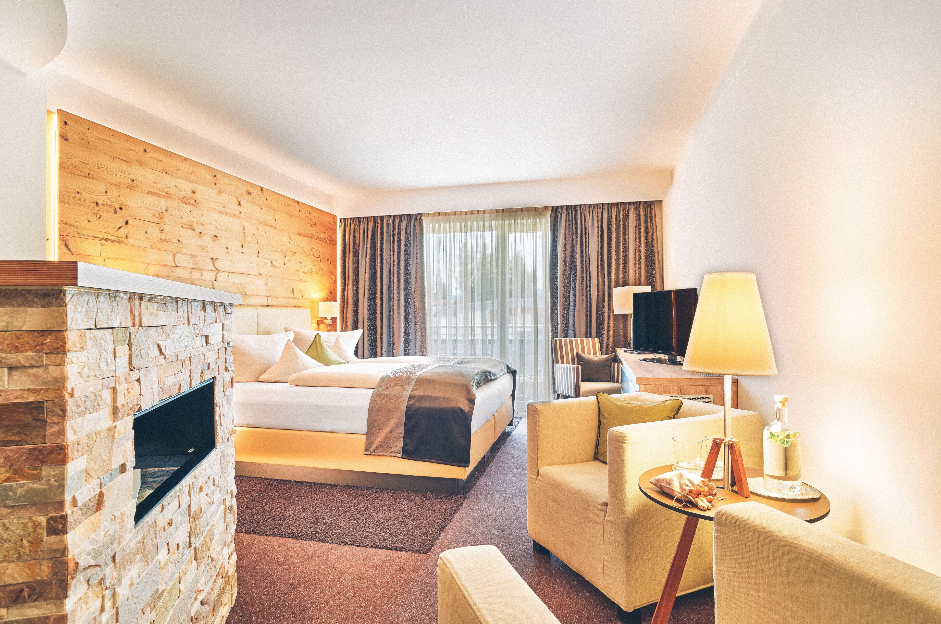 hypo-allergenic bedding, minibar, in-room safe, desk