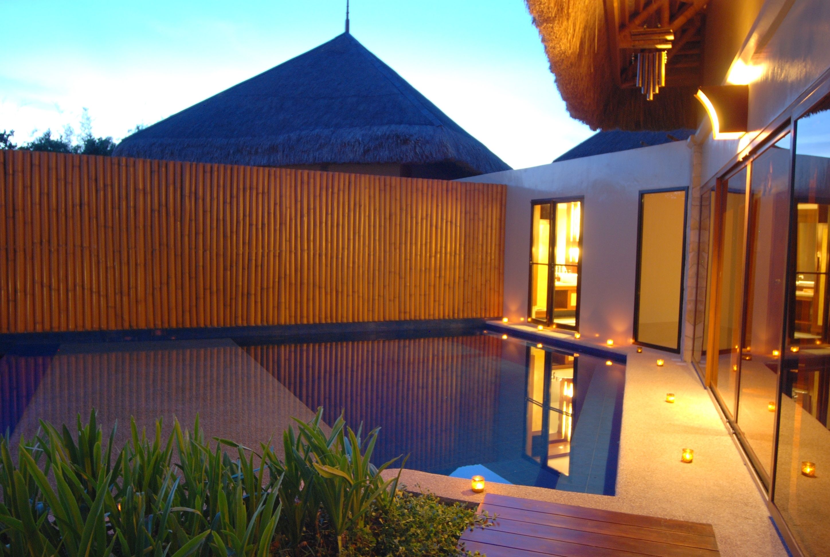 室内游泳池，14 室外游泳池