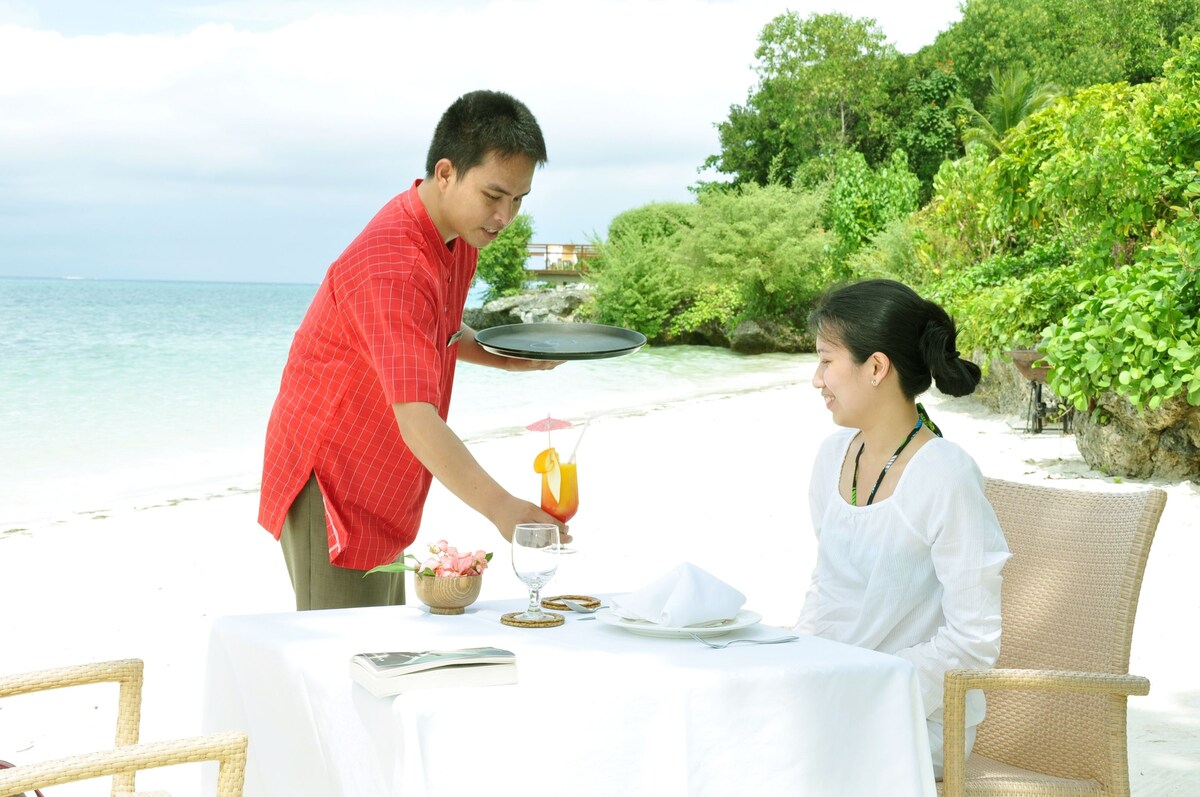Eskaya Beach Resort, Outdoor Dining