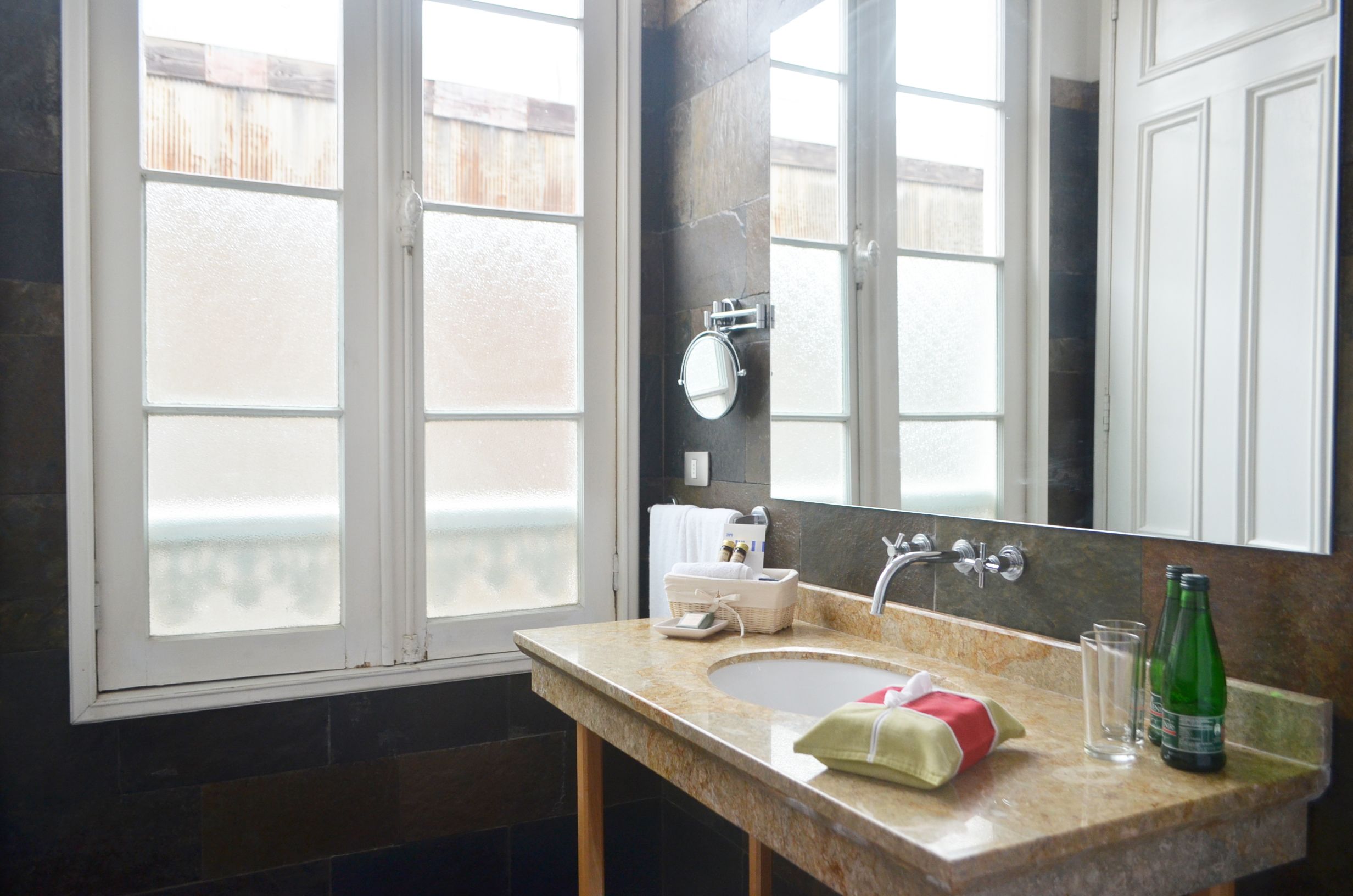 double room (port) | bathroom | combined shower/bathtub, deep-soaking bathtub, designer toiletries