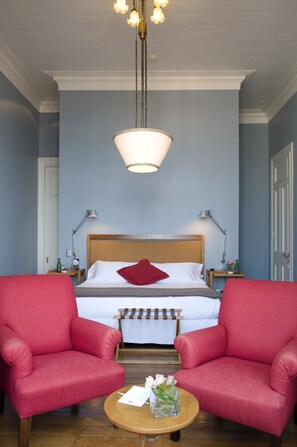 Egyptian cotton sheets, premium bedding, down duvets, in-room safe - Zerohotel (Valparaiso)