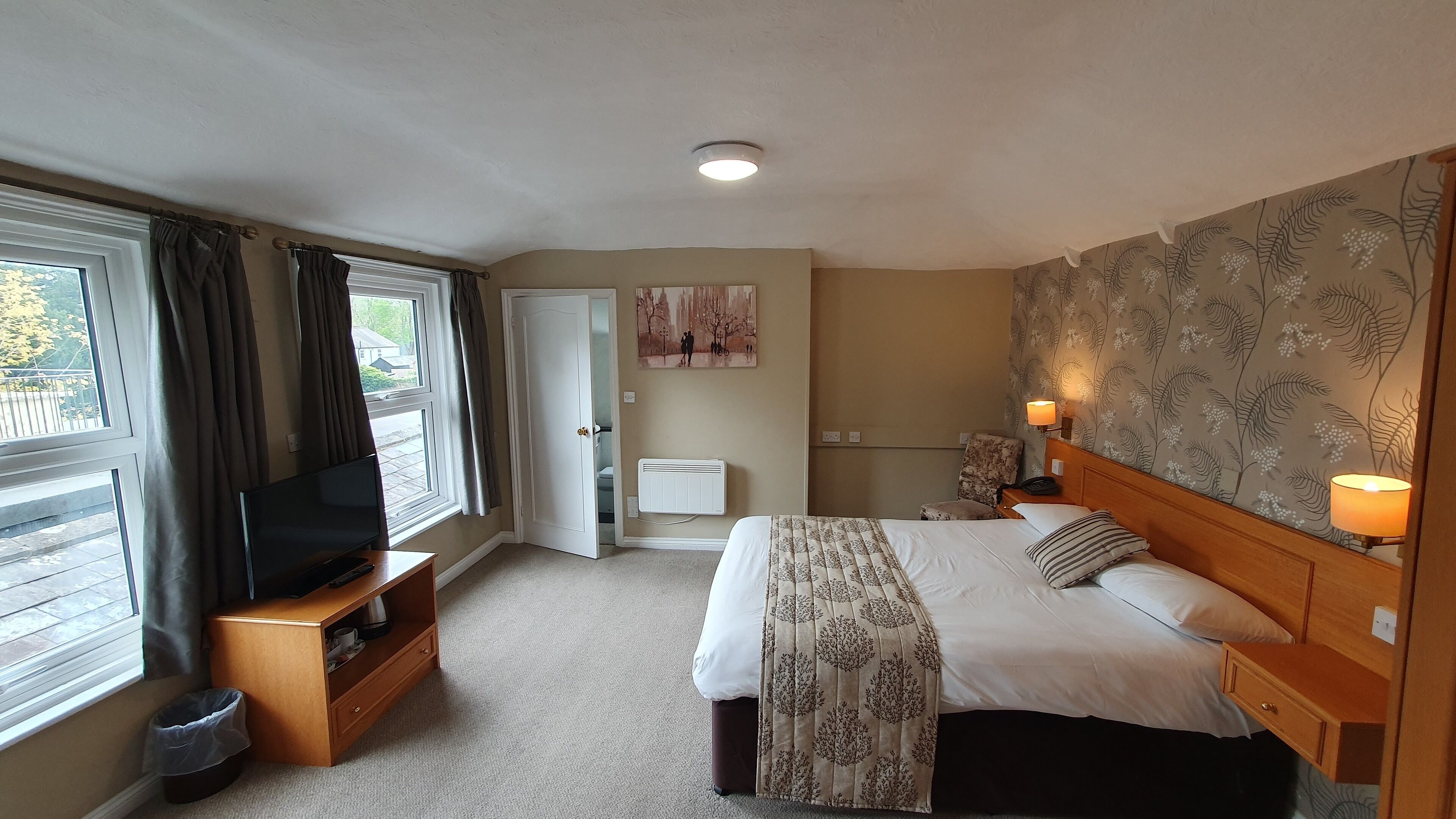 Deluxe Quadruple Room | Desk, soundproofing, iron/ironing board, free WiFi