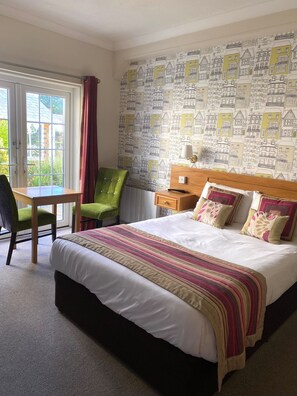 Double Room | Desk, soundproofing, iron/ironing board, free WiFi - Alton House Hotel (Alton)