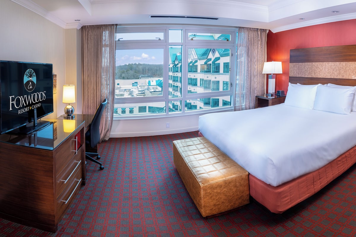 1 bedroom, pillowtop beds, in-room safe, desk