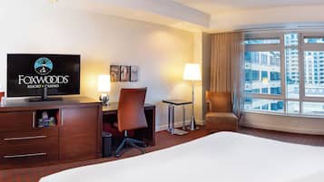 Deluxe Room, 1 King Bed | Pillowtop beds, in-room safe, desk, laptop workspace