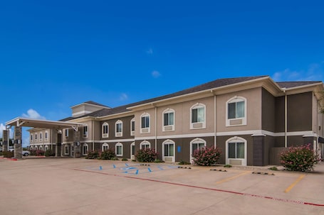 Exterior. Best Western Comanche Inn